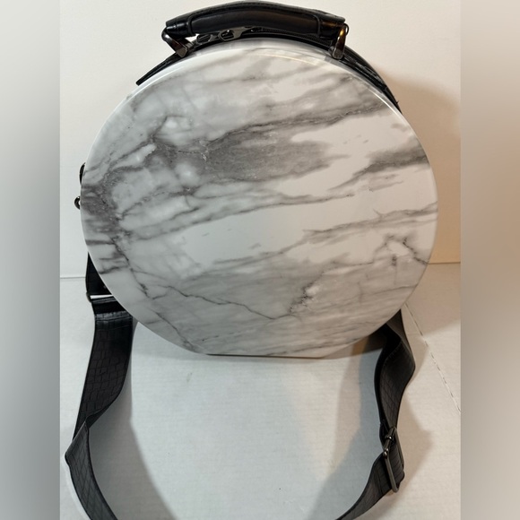 CALPAK Round Marble Hat Box Travel Case w/ Strap - Rare & Stylish - Picture 9 of 14